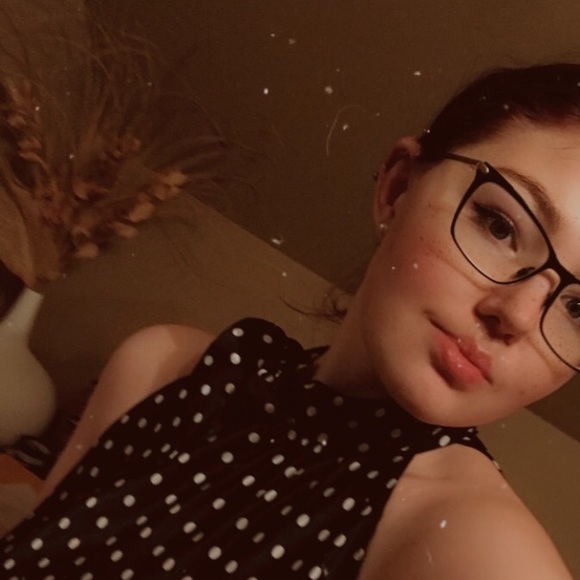 Meet your Posher, Abbie - Picture 1 of 1